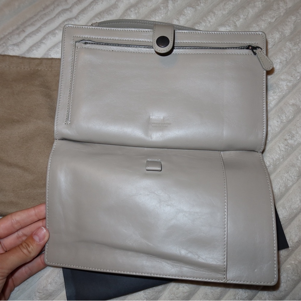 Authentic Bottega Veneta clutch - Picture 2 of 4
